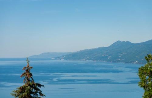 Rubesi Apartamento | Sea View Retreat With 170Mbps WiFi And Sunny Balcony
