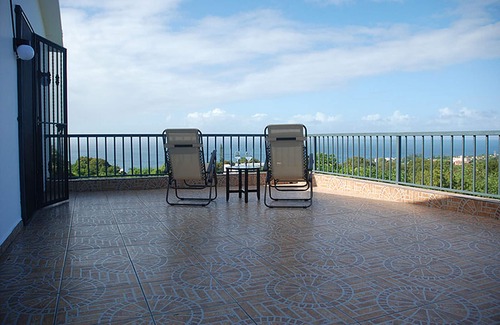 Los Cerros Apartamento | Sea-view room in quiet residence, pool/WiFi/cable TV/parking