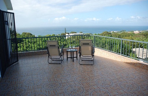 Los Cerros Apartamento | Sea-view room in quiet residence, pool/WiFi/cable TV/parking