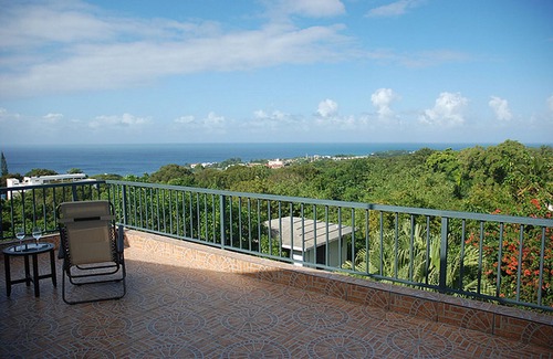 Los Cerros Apartamento | Sea-view room in quiet residence, pool/WiFi/cable TV/parking