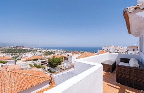 Puerto de la Duquesa Chalet De Esquí | Sea View Semi Detached Villa Manilva