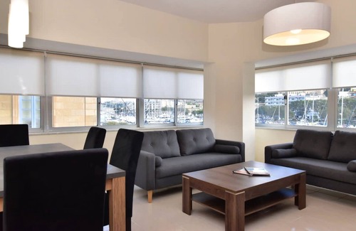 Msida Apartamento | Sea View Spacious 2 Bedroom Central Apartment