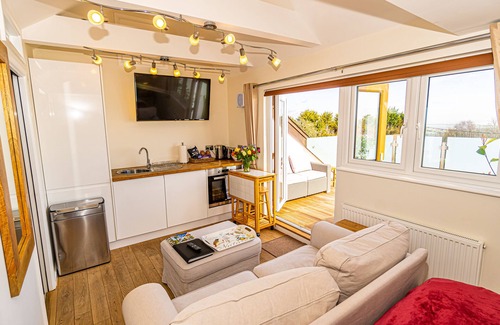 Hastings Apartamento | Estudio con vistas al mar con piscina cubierta climatizada y bañera de hidromasaje, zona rural