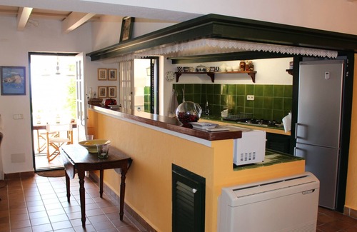 Es Canutells Villa | Villa con vistas al mar, 8 pax, wifi gratis y gran piscina comunitaria