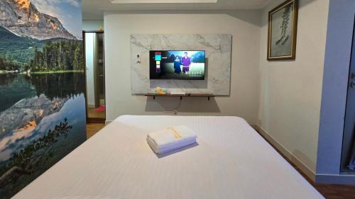 Pantai Indah Kapuk Apartamento | Sea View with Bridge at Gold Coast PIK high floor