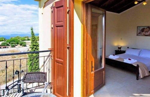 Katsarata Villa | Sea views close to Fiscardo countryside setting.