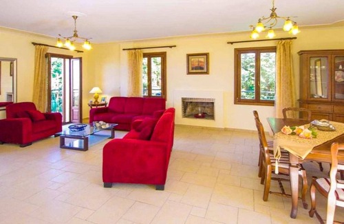 Katsarata Villa | Sea views close to Fiscardo countryside setting.