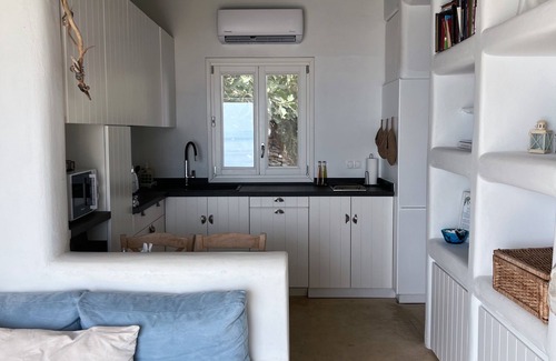 Kato Aprovatou Casa | Sea Views. Cycladic Calm. Villa Riza. Family and animal friendly