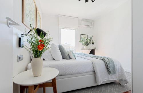 Gros Apartamento | Sea Views from 4 Balconies Walk Score 90