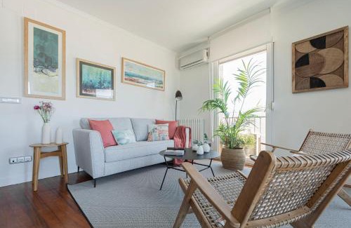 Gros Apartamento | Sea Views from 4 Balconies Walk Score 90