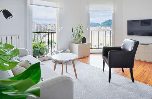 Gros Apartamento | Sea Views from 4 Balconies Walk Score 90