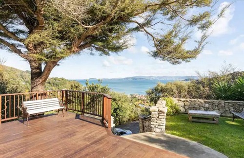 Lowry Bay Casa | Sea Views From Holiday House