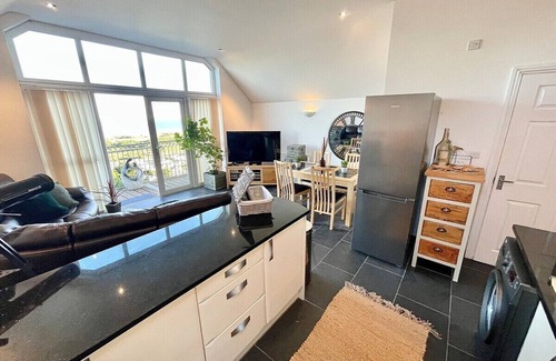 Llanddowror Apartamento | Sea Views, Hot tub, Balcony, 4 star Visit Wales