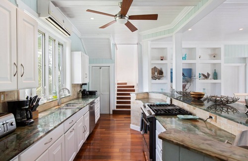 Governor's Harbour Casa | Sea Walk 4 Bedroom Home