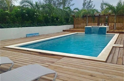 Governor's Harbour Casa | Sea Walk 4 Bedroom Home