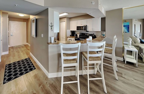 Seawinds Condo Condominio | Sea Winds 904 Pet-Friendly Beachfront Condo with Balcony, Beach + Pool Views