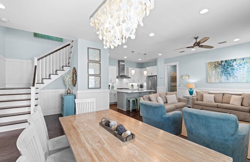 Santa Rosa Beach Casa | Sea You Soon en NatureWalk 30A 3 camas king, carro de golf de 6 plazas y 4 bicicletas.