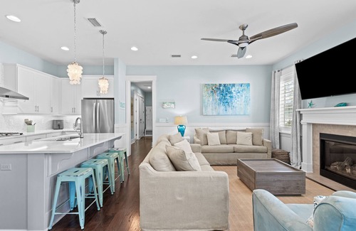 Santa Rosa Beach Casa | Sea You Soon en NatureWalk 30A 3 camas king, carro de golf de 6 plazas y 4 bicicletas.