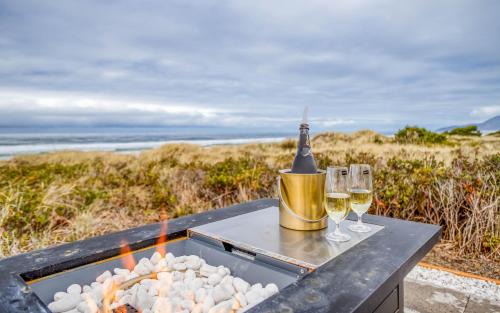 Rockaway Beach Casa | Seabatical on The Strand - Meredith Lodging