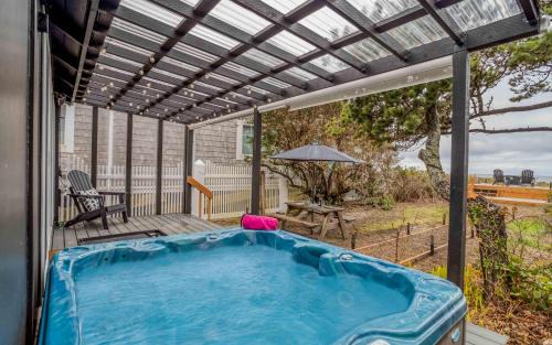 Rockaway Beach Casa | Seabatical on The Strand - Meredith Lodging