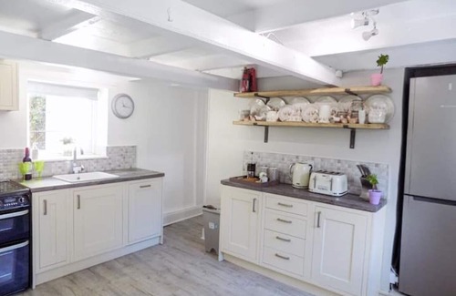 Perranporth Cabaña | Seabird Cottage in stunning woodland/coastal