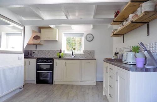 Perranporth Cabaña | Seabird Cottage in stunning woodland/coastal