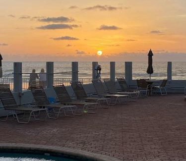 Lenox Park Apartamento | SeaBliss, oceanfront 1st floor cozy condo
