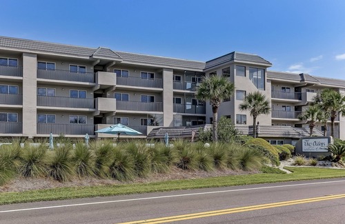 Ocean Cay Condominio | Seaboard Condo with Breathtaking Views of the Ocean by RedAwning