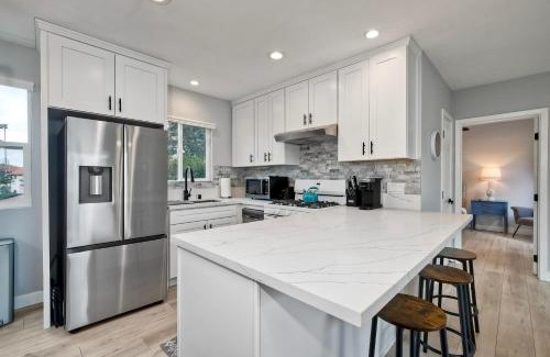 Carlsbad Village Apartamento | Seabreeze 1BR, Walk to Sand, Pet Friendly, Parking, Fire Pit Access
