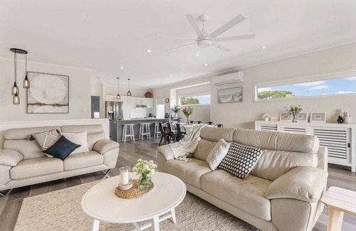 Port Elliot Casa | Seabreeze - 8A Charles - Luxury - Wi-Fi -Family