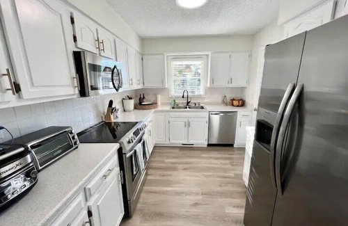 Kings Grant Casa | Seabreeze Away - Pool - Fire Pit - Close 2 Beach!