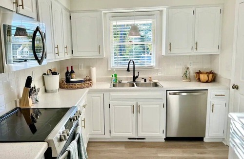 Kings Grant Casa | Seabreeze Away - Pool - Fire Pit - Close 2 Beach!