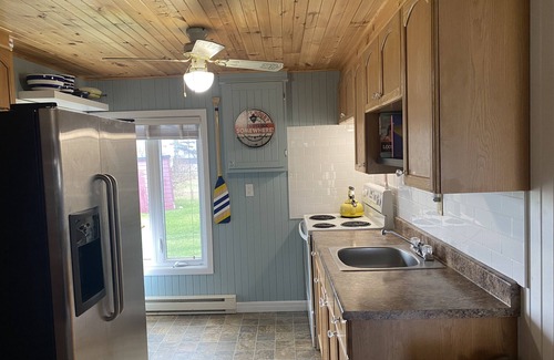 Grand-Digue Cabaña | Seabreeze Chalet ~ 3 bedroom Cottage 30 seconds from the beach