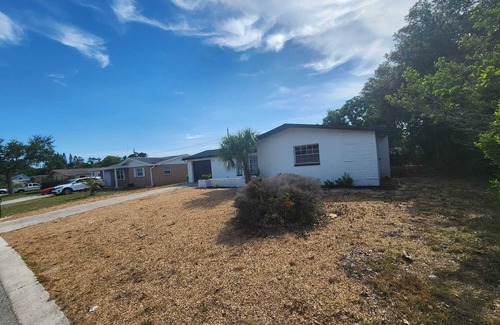 Holiday Casa | Seabreeze - Charming 2-bedroom house in amazing Holiday with WiFi, AC.