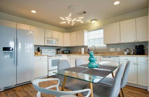 Surfside Beach Casa | Seabreeze Sueños ※ Surfside Abode a Walk to Beach