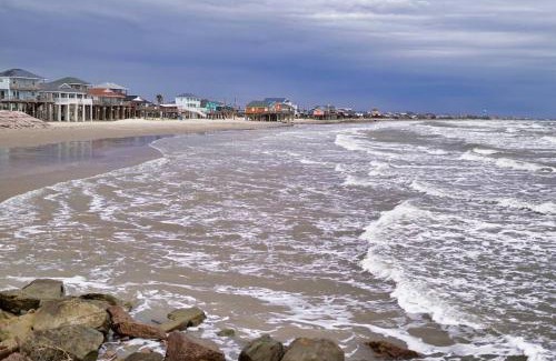 Surfside Beach Casa | Seabreeze Sueños ※ Surfside Abode a Walk to Beach