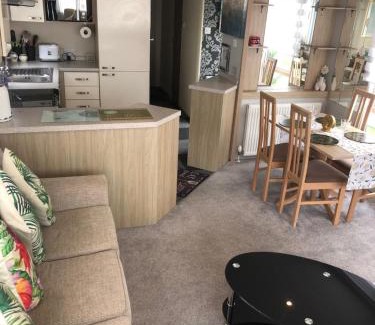 New Forest District Complejo | Seabreeze, Utopia, walking distance to beach, 5 Star Shorefield Country Park, Milford on Sea, Shorefield Road, SO41 0LH, United Kingdom