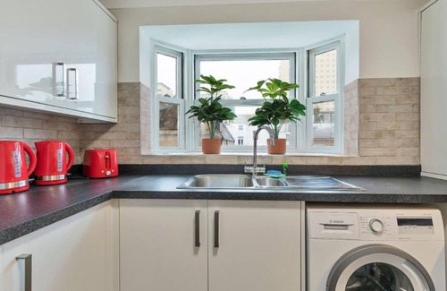 Kemptown Casa | Seabright Townhouse- Super Stylish House- Parking for one Car- Sleeps up to 12
