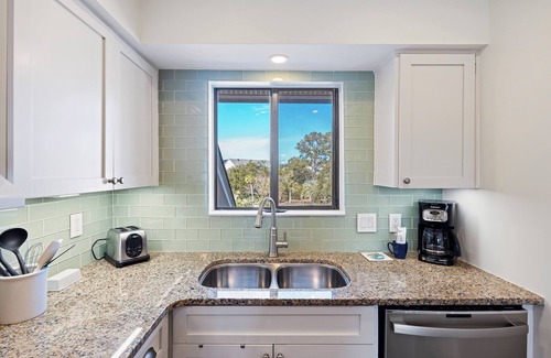 Seabrook Island Condominio | Seabrook Getaway, Tennis Court View! Club and Pool Access!