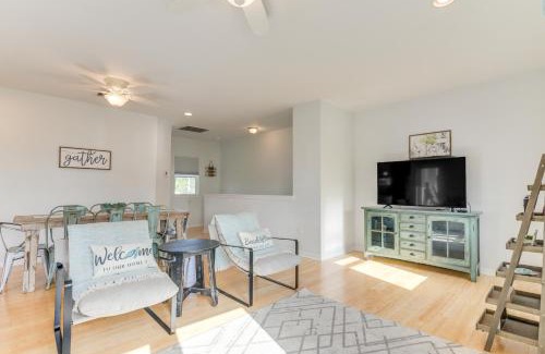 El Lago Casa | Seabrook Getaway with Balconies and Bay Views!