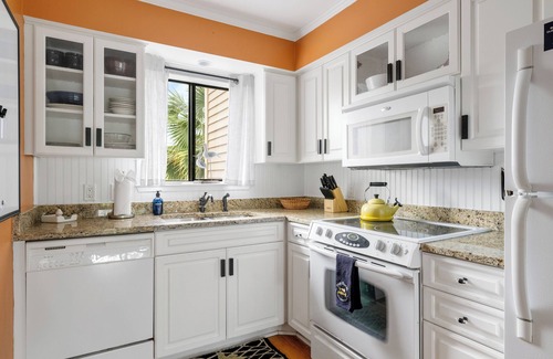 Seabrook Island Villa | Seabrook Marsh Views from Porch | Pool Access