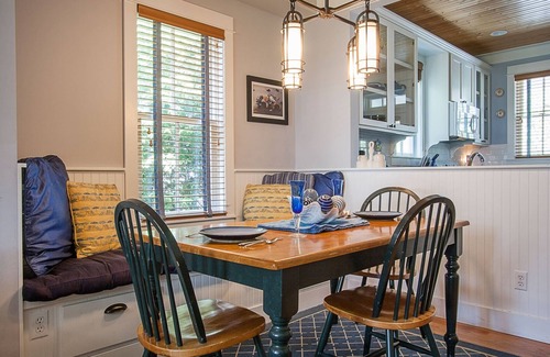Seabrook Casa | Seabrook's Aloha Cottage: Dog Friendly!