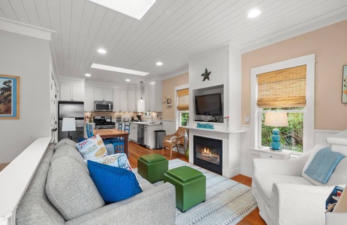 Seabrook Casa | Seabrook's Beachy Keen, a private hot tub
