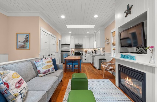 Seabrook Casa | Seabrook's Beachy Keen, a private hot tub