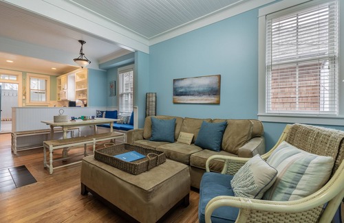 Seabrook Casa | Seabrook's Cape Escape a cozy 2-bedroom home with a covered porch!