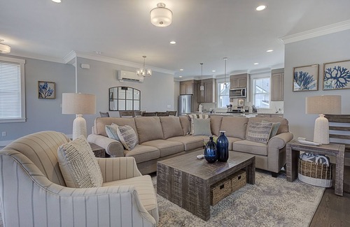 Seabrook Casa | Seabrook's Home Away From Home, enjoy peek-a-boo oceanviews!