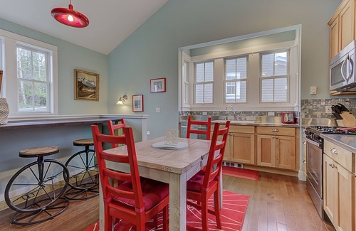 Seabrook Casa | Seabrook's Monkeydoodle, a 2-bedroom dog-friendly home!