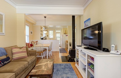 Seabrook Casa | Seabrook's Shell Cottage: Dog Friendly!