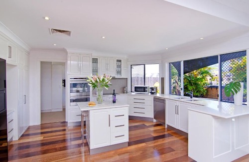 Bundall Casa | SEACLUSION 5 bed waterfront, sleeps 12