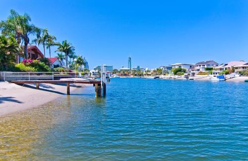 Bundall Casa | SEACLUSION 5 bed waterfront, sleeps 12